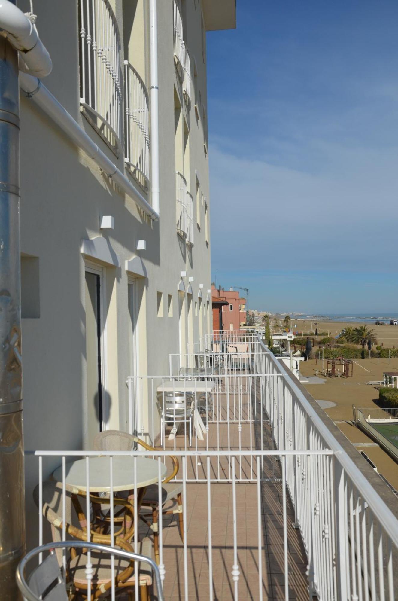 רימיני Hotel Blumen מראה חיצוני תמונה
