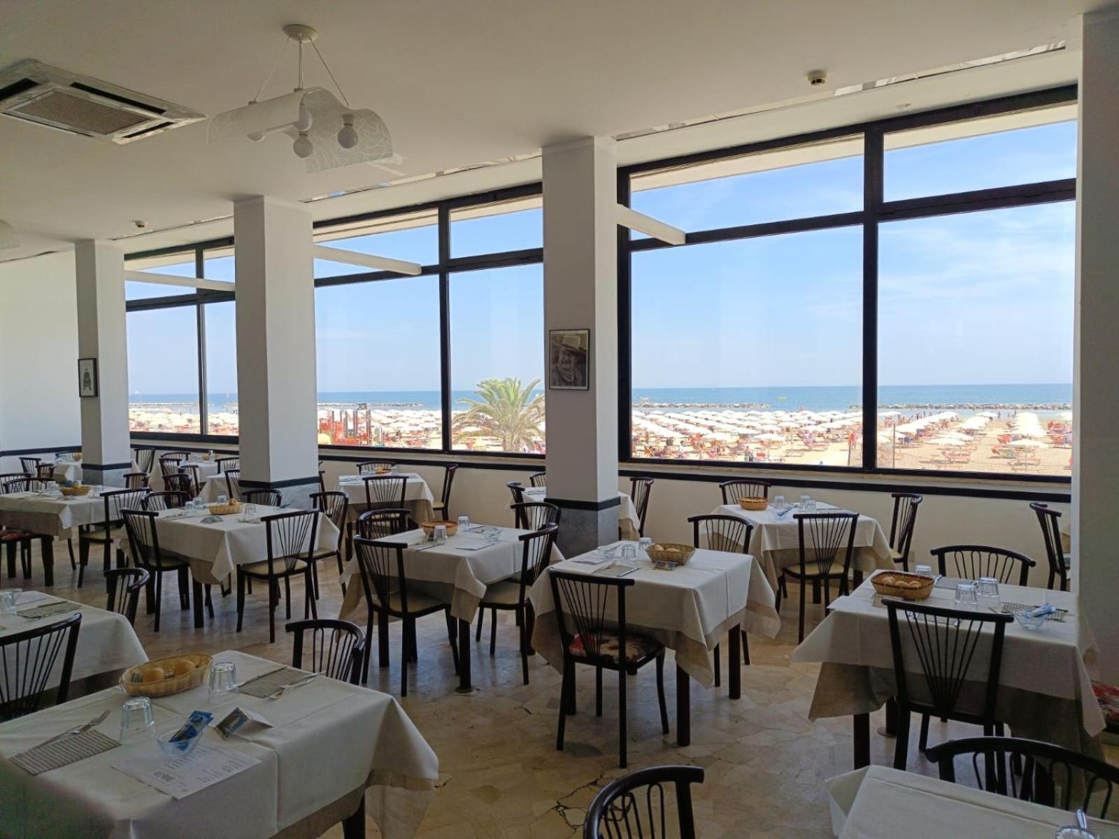 רימיני Hotel Blumen מראה חיצוני תמונה